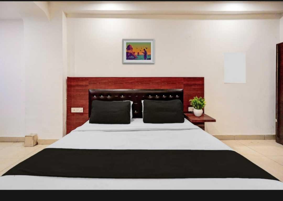 Hotel O Anshu B&B Нью-Делі Екстер'єр фото